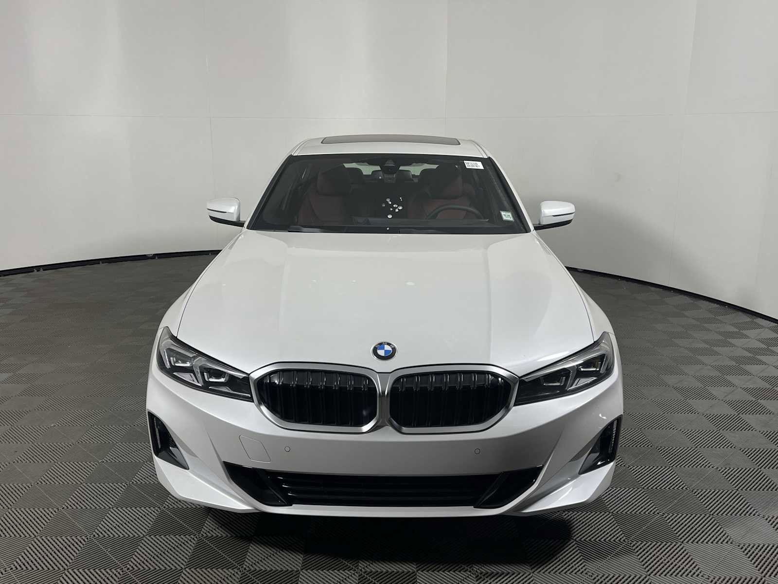 Used 2025 BMW 330i xDrive Sedan w/ Premium Package image 5