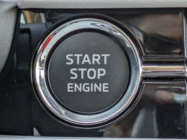 New 2025 Mitsubishi Outlander SE image 33