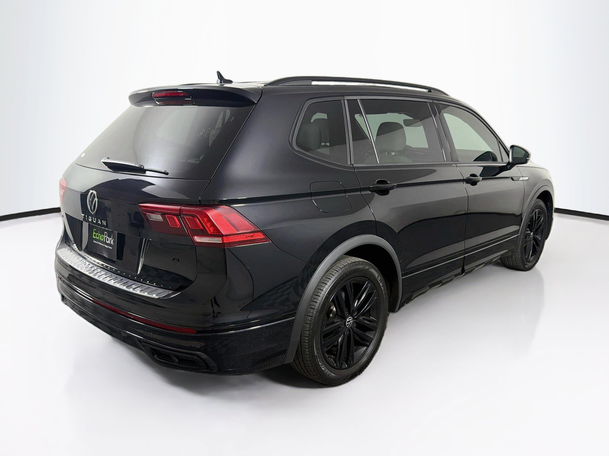 Used 2022 Volkswagen Tiguan SE R-Line FWD image 9