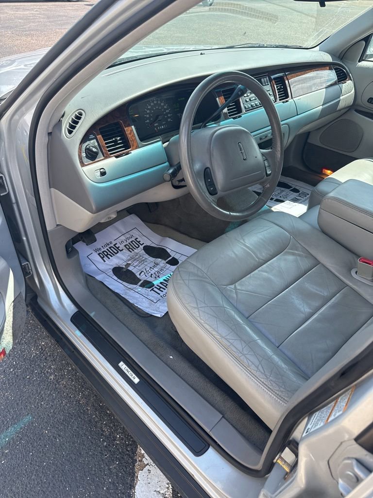 Used 1999 Lincoln Town Car Executive RWD image 6