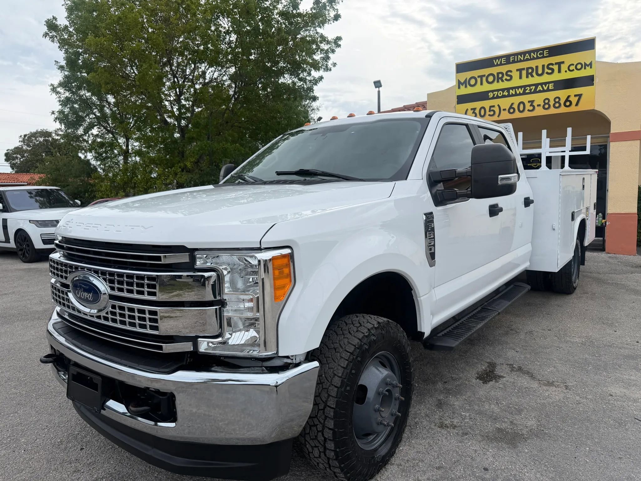 Used 2019 Ford F350 XL w/ Power Equipment Group AWD/4WD image 2