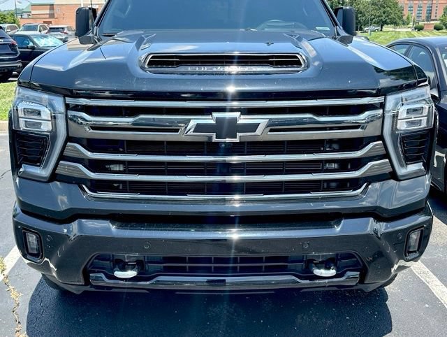 Used 2024 Chevrolet Silverado 3500 High Country w/ Technology Package AWD/4WD image 4