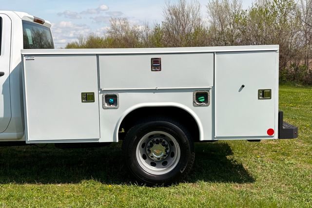 Used 2025 Chevrolet Silverado 3500 W/T AWD/4WD image 4