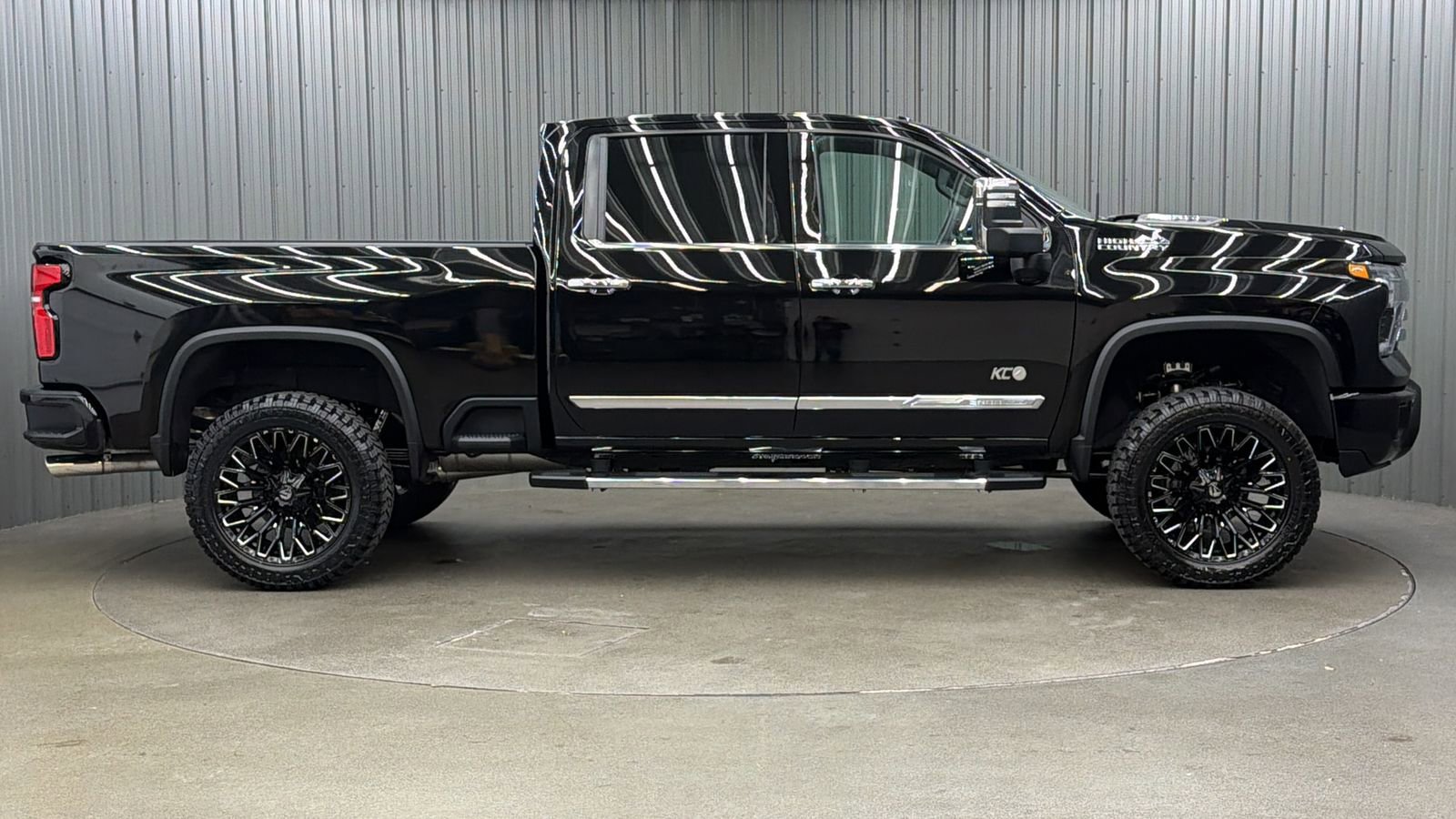Used 2025 Chevrolet Silverado 2500 High Country w/ Technology Package image 6