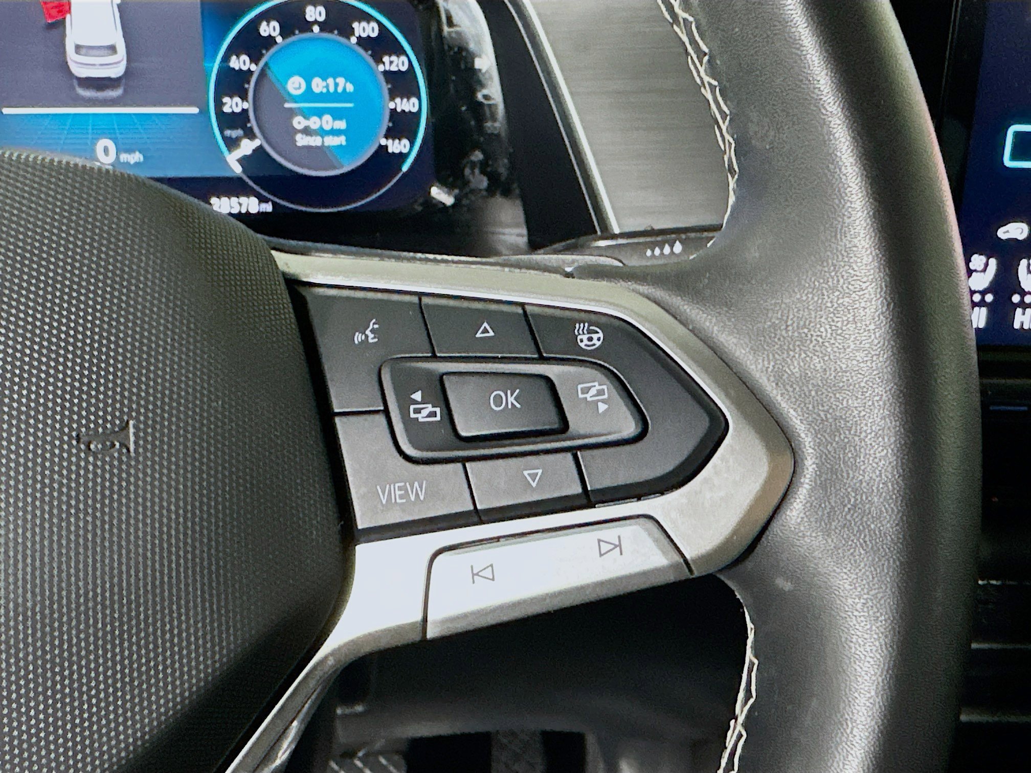 Used 2024 Volkswagen Atlas Cross Sport SE image 17