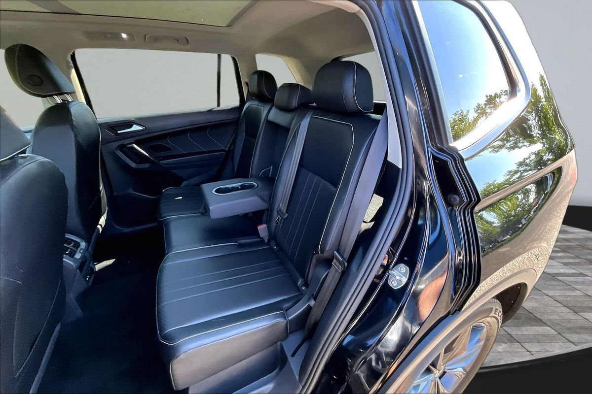 Used 2023 Volkswagen Tiguan SE w/ Panoramic Sunroof Package AWD/4WD image 17