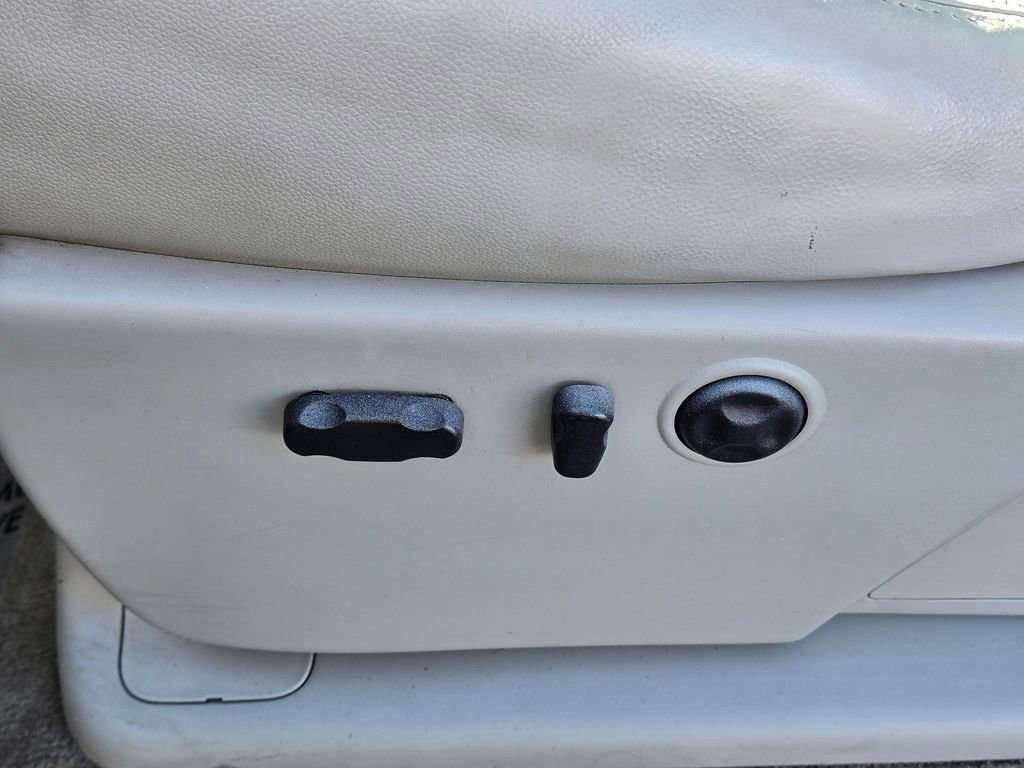 Used 2012 GMC Sierra 1500 SLT w/ SLT White Diamond Edition image 23