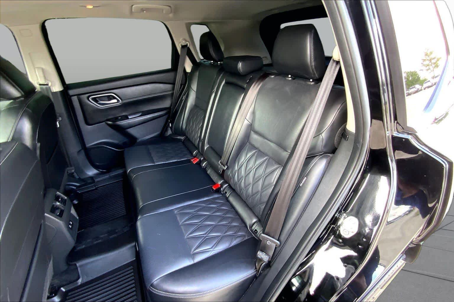 Used 2024 Nissan Rogue Platinum FWD image 21