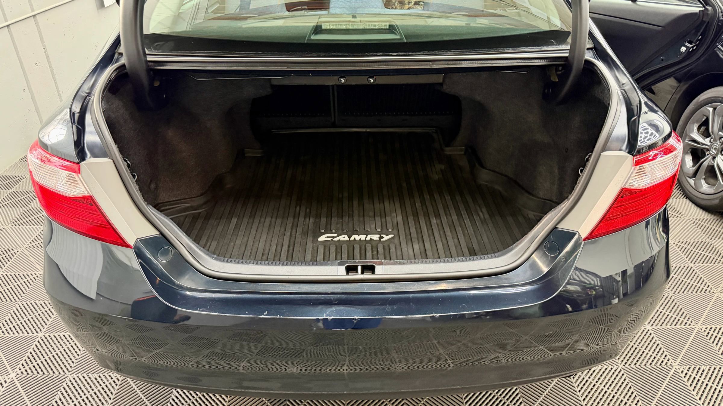 Used 2017 Toyota Camry LE image 13