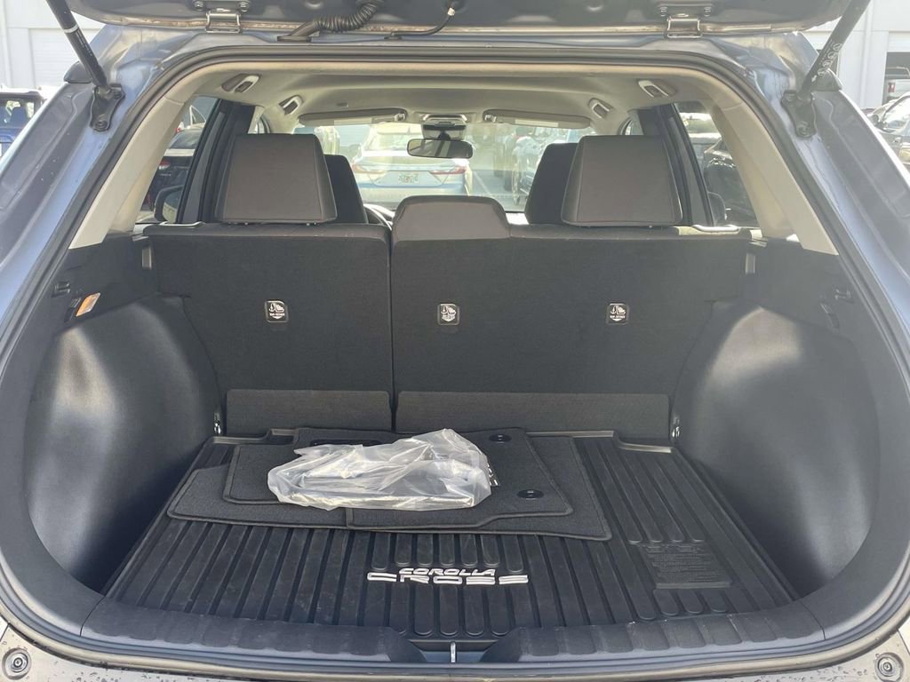 Used 2022 Toyota Corolla Cross LE AWD/4WD image 12