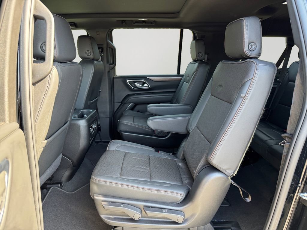 Used 2024 Chevrolet Suburban High Country image 15