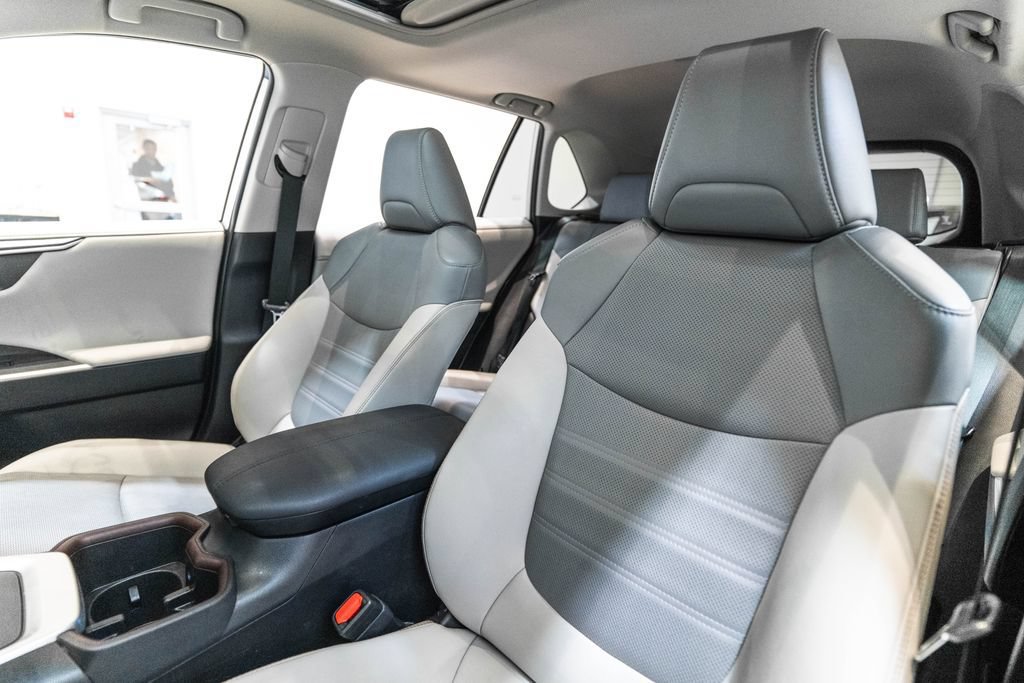 Used 2022 Toyota RAV4 Limited w/ Limited Grade Weather Package AWD/4WD image 6