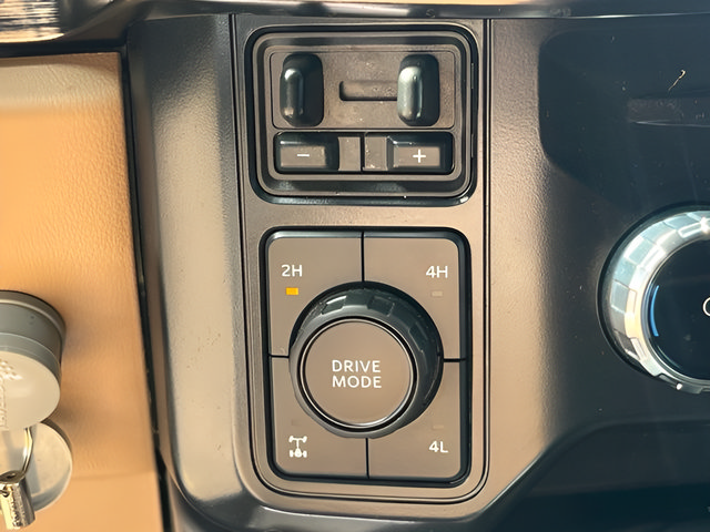 Used 2024 Ford F250 Lariat w/ Lariat Ultimate Package AWD/4WD image 28