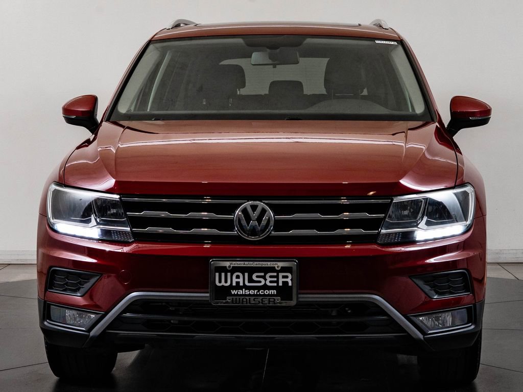 Used 2018 Volkswagen Tiguan SEL AWD/4WD image 2