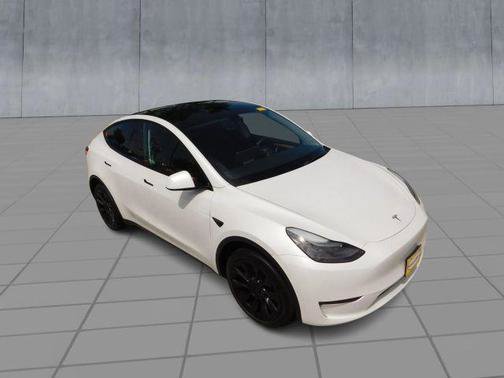 Used 2023 Tesla Model Y Long Range AWD/4WD image 2