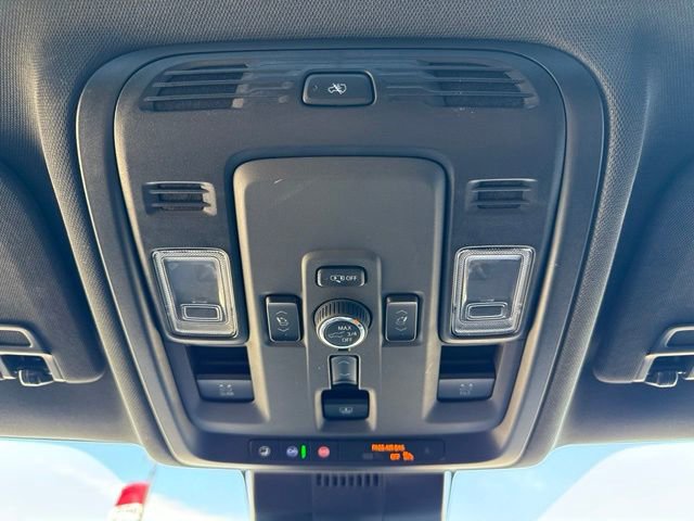 Used 2025 Chevrolet Tahoe Premier AWD/4WD image 29