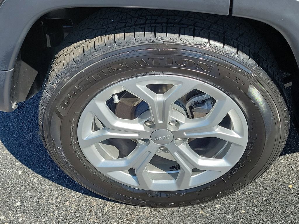 Used 2024 Jeep Compass Latitude image 7