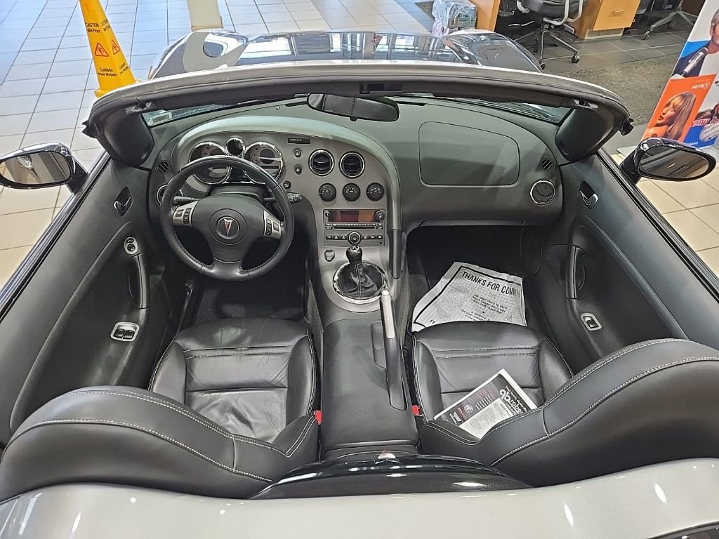 Used 2006 Pontiac Solstice Convertible w/ Premium Package RWD image 30