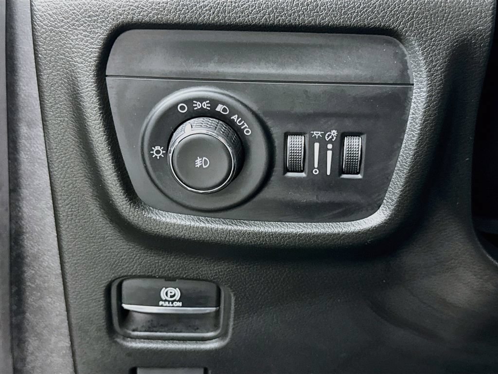 Used 2022 Jeep Grand Cherokee Summit w/ Luxury Tech Group V AWD/4WD image 19