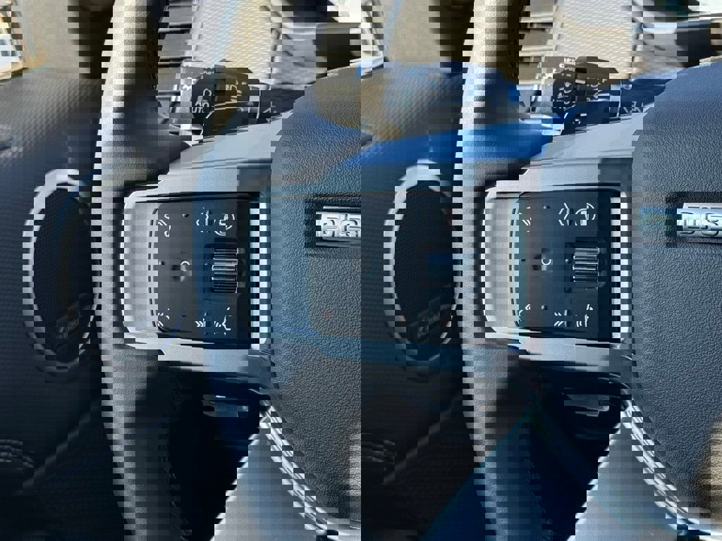 Certified 2025 Land Rover Discovery Dynamic SE image 19