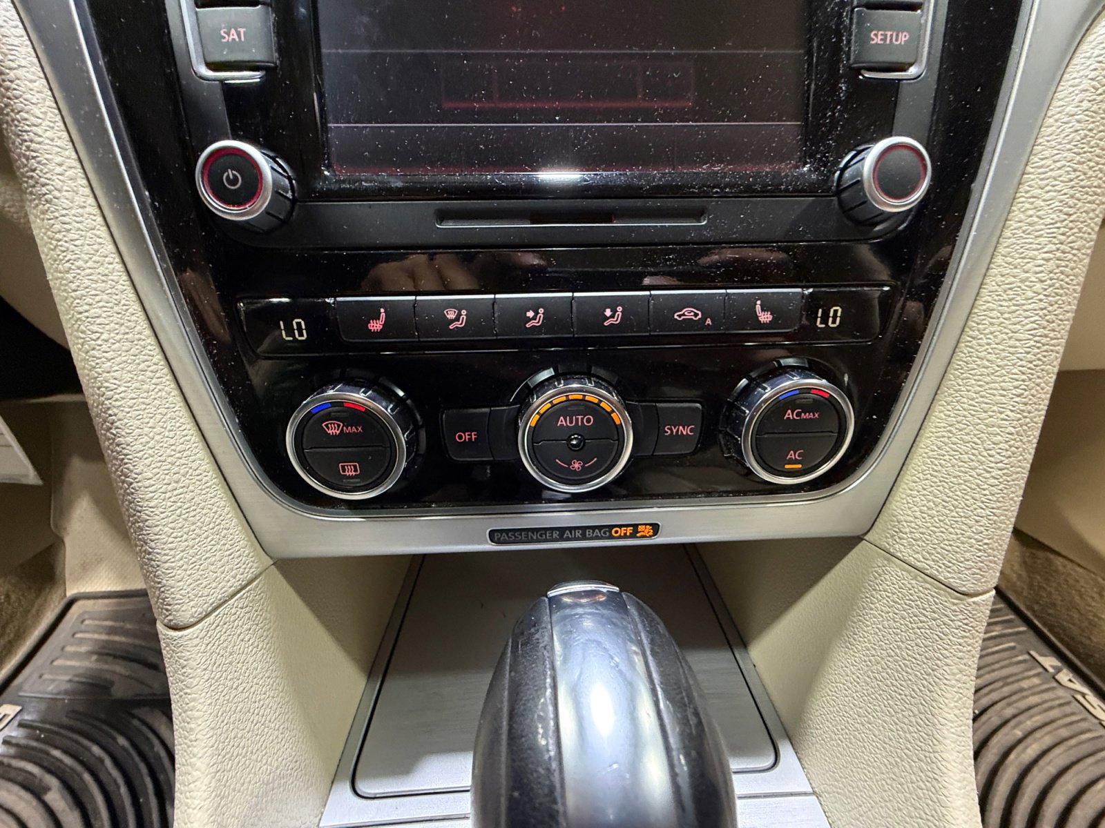 Used 2012 Volkswagen Passat 2.5 SE image 12