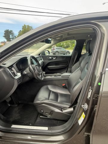Used 2018 Volvo XC60 T5 Momentum w/ Convenience Package AWD/4WD image 14