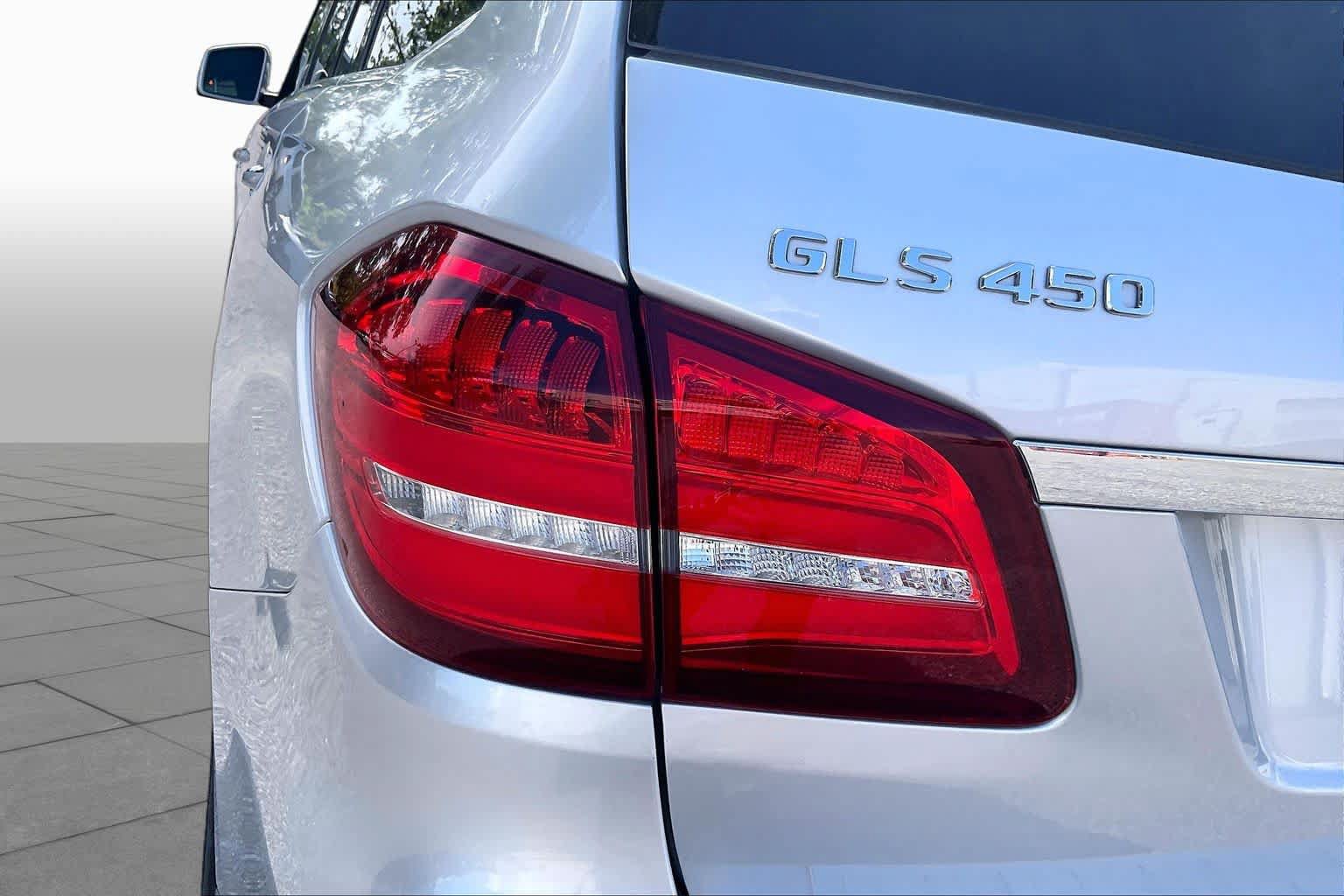 Used 2017 Mercedes-Benz GLS 450 4MATIC image 30