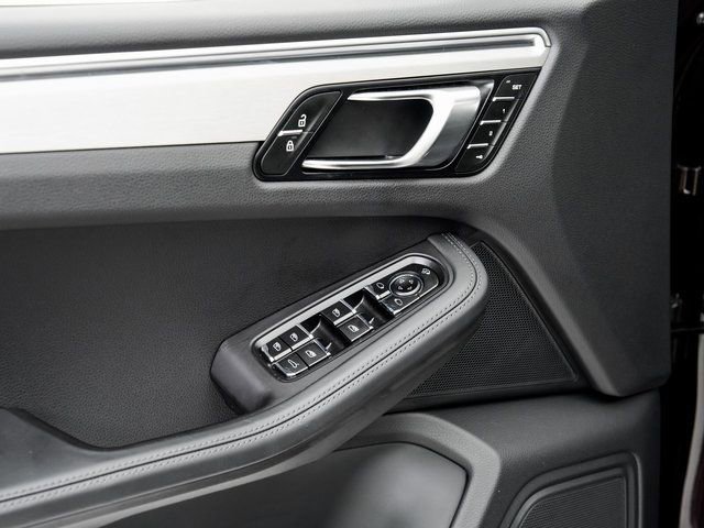 Certified 2023 Porsche Macan Turbo image 8