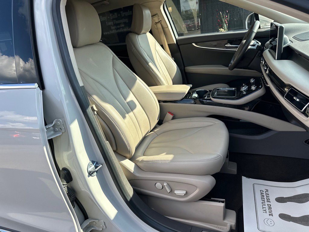 Used 2022 Lincoln Nautilus FWD w/ Premium Package image 20