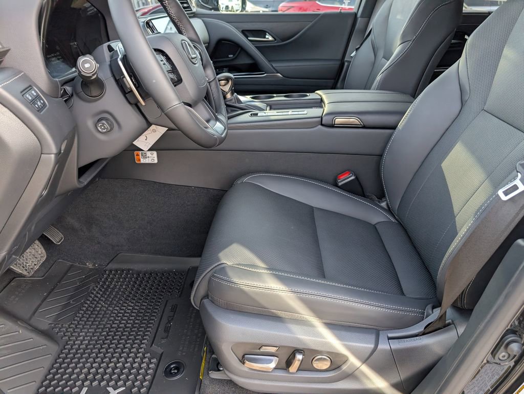 New 2025 Lexus LX 600 4WD w/ Luxury Package image 6