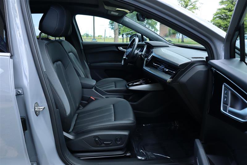 Used 2024 Audi Q4 e-tron Premium Plus image 8