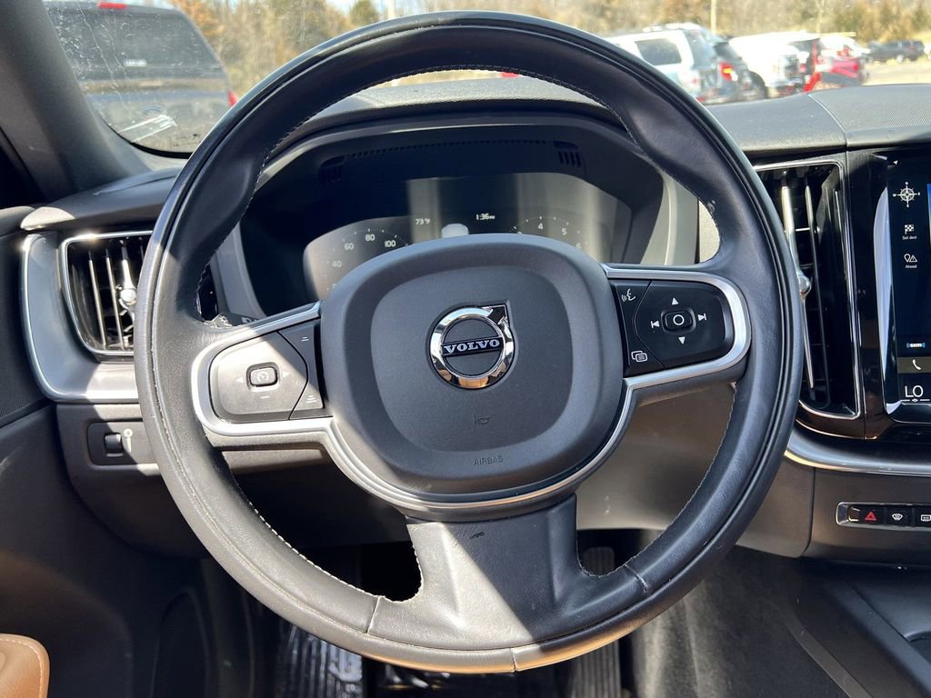 Used 2020 Volvo XC60 T5 Momentum w/ Protection Package Premier image 10