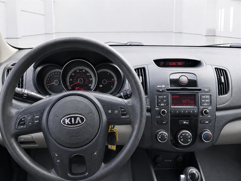 Used 2011 Kia Forte EX w/ Premium Pkg FWD image 10