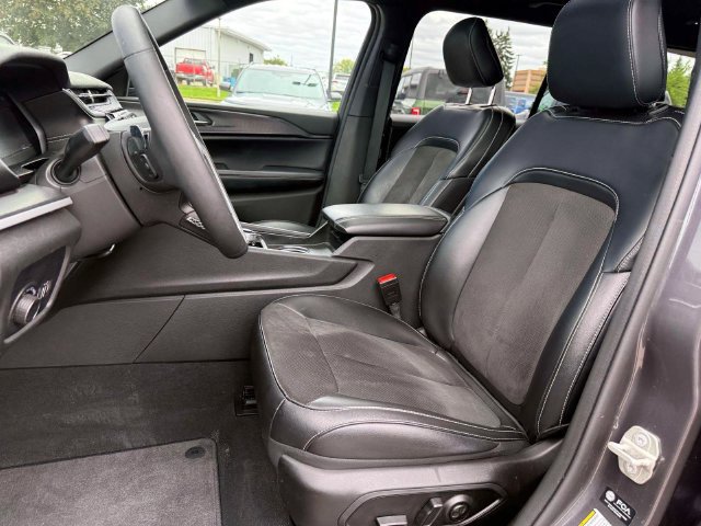 Certified 2023 Jeep Grand Cherokee L Altitude AWD/4WD image 16
