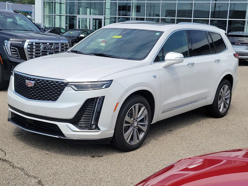 Used 2025 Cadillac XT6 Premium Luxury w/ Technology Package AWD/4WD image 2