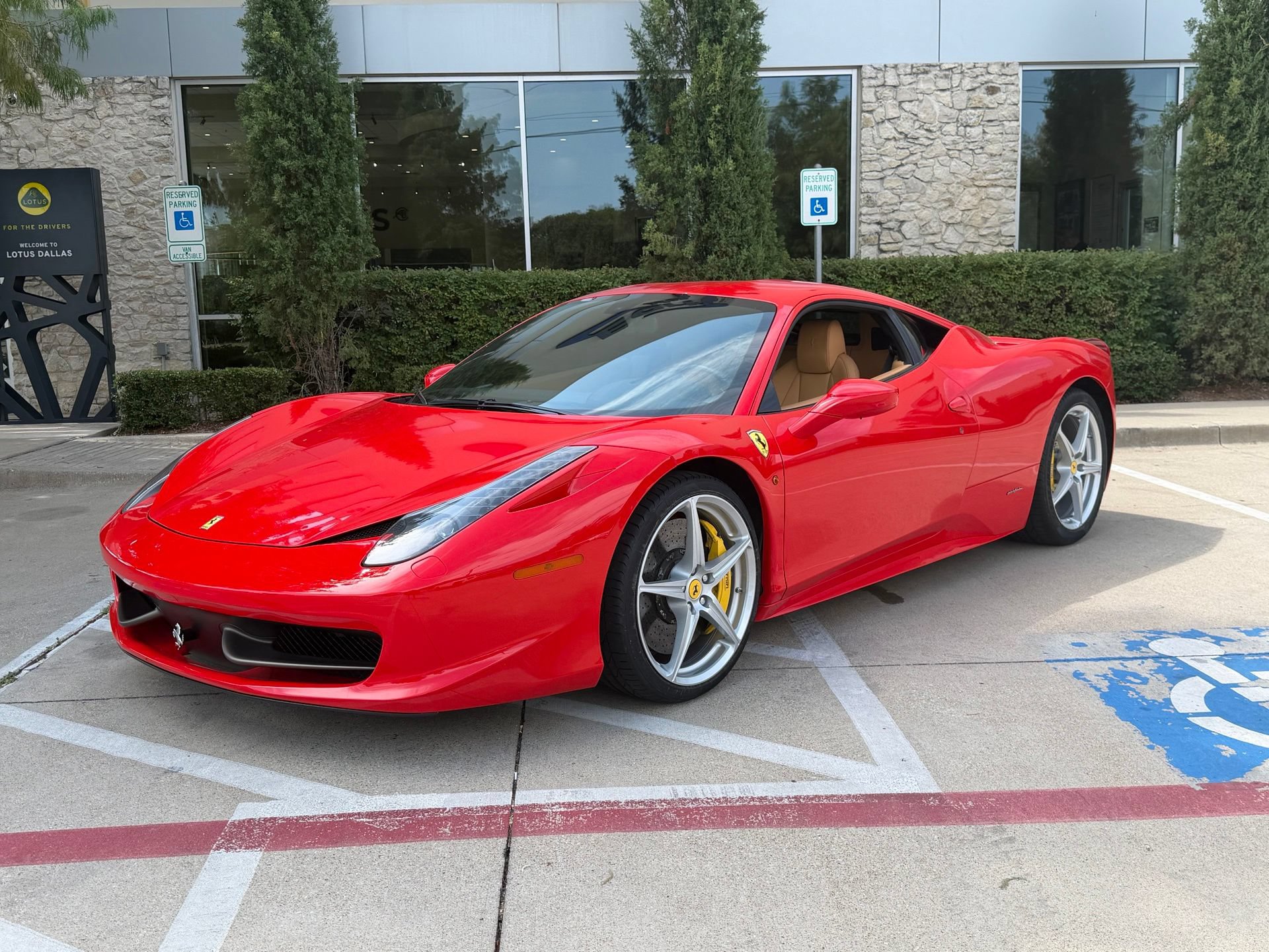 Used 2014 Ferrari 458 Italia Coupe RWD image 1