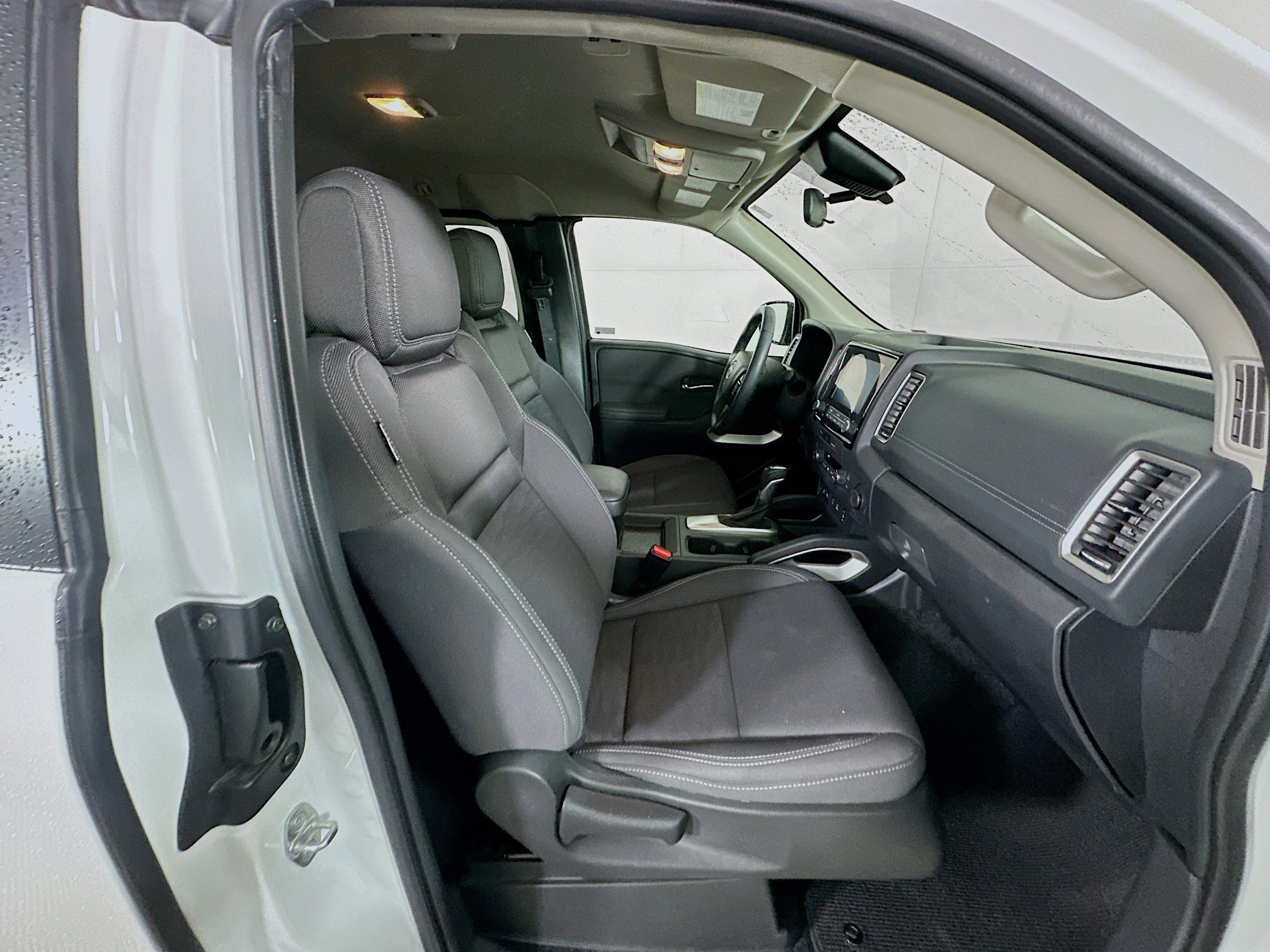 Used 2024 Nissan Frontier SV w/ SV Convenience Package RWD image 27