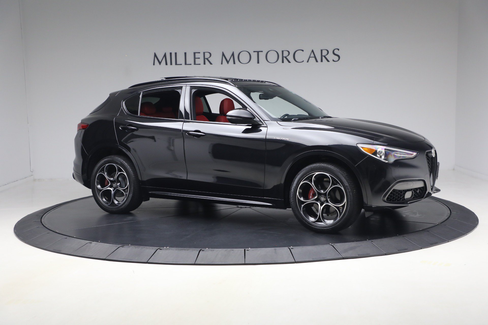 Used 2023 Alfa Romeo Stelvio Veloce AWD/4WD image 10