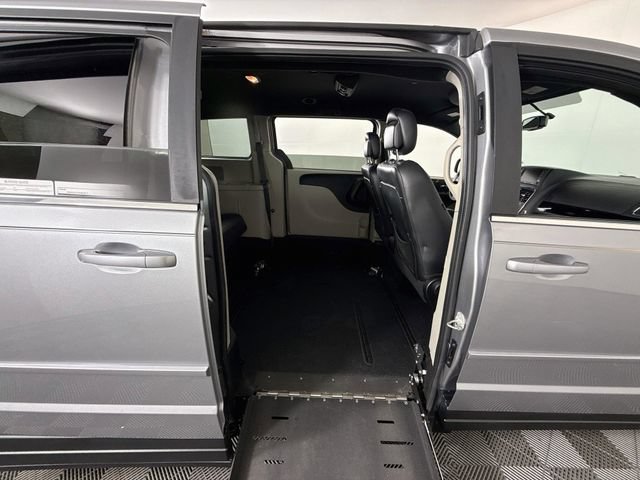 Used 2017 Dodge Grand Caravan SXT FWD image 27