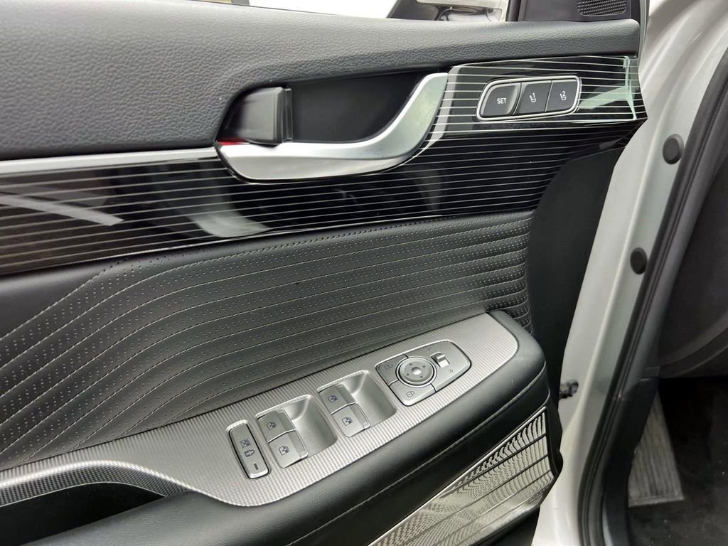 Used 2024 Hyundai Palisade Calligraphy image 18