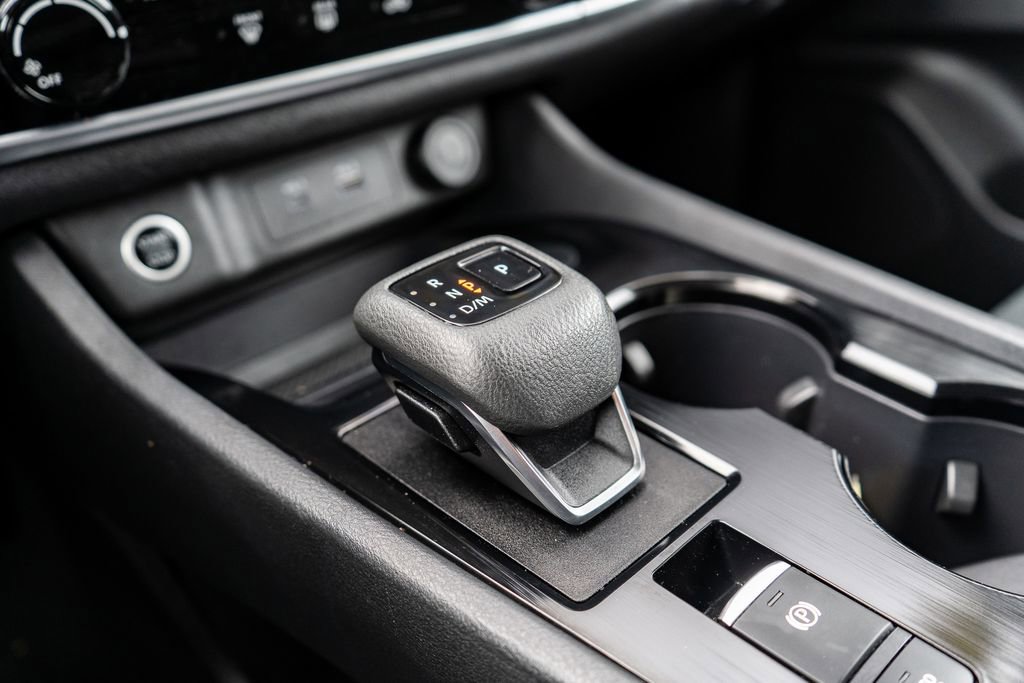 Used 2023 Nissan Rogue S image 26