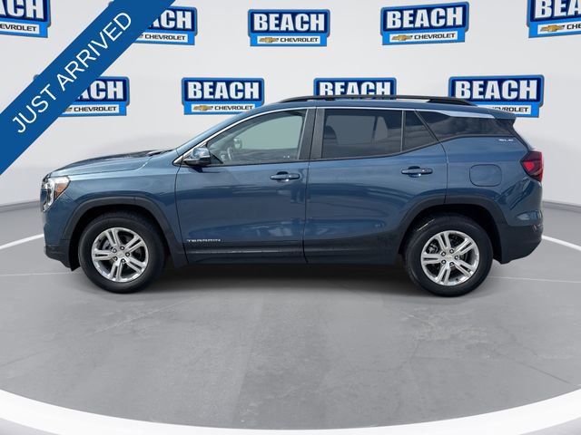 Used 2024 GMC Terrain SLE w/ Driver Convenience Package image 5