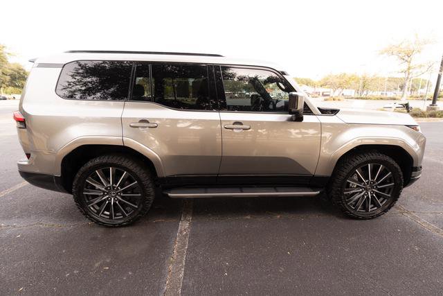 Used 2025 Lexus GX 550 550 Luxury image 2