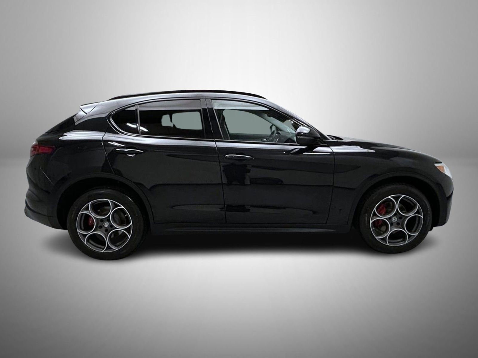 Used 2018 Alfa Romeo Stelvio Sport w/ Quick Order Package 22J Sport AWD/4WD image 4