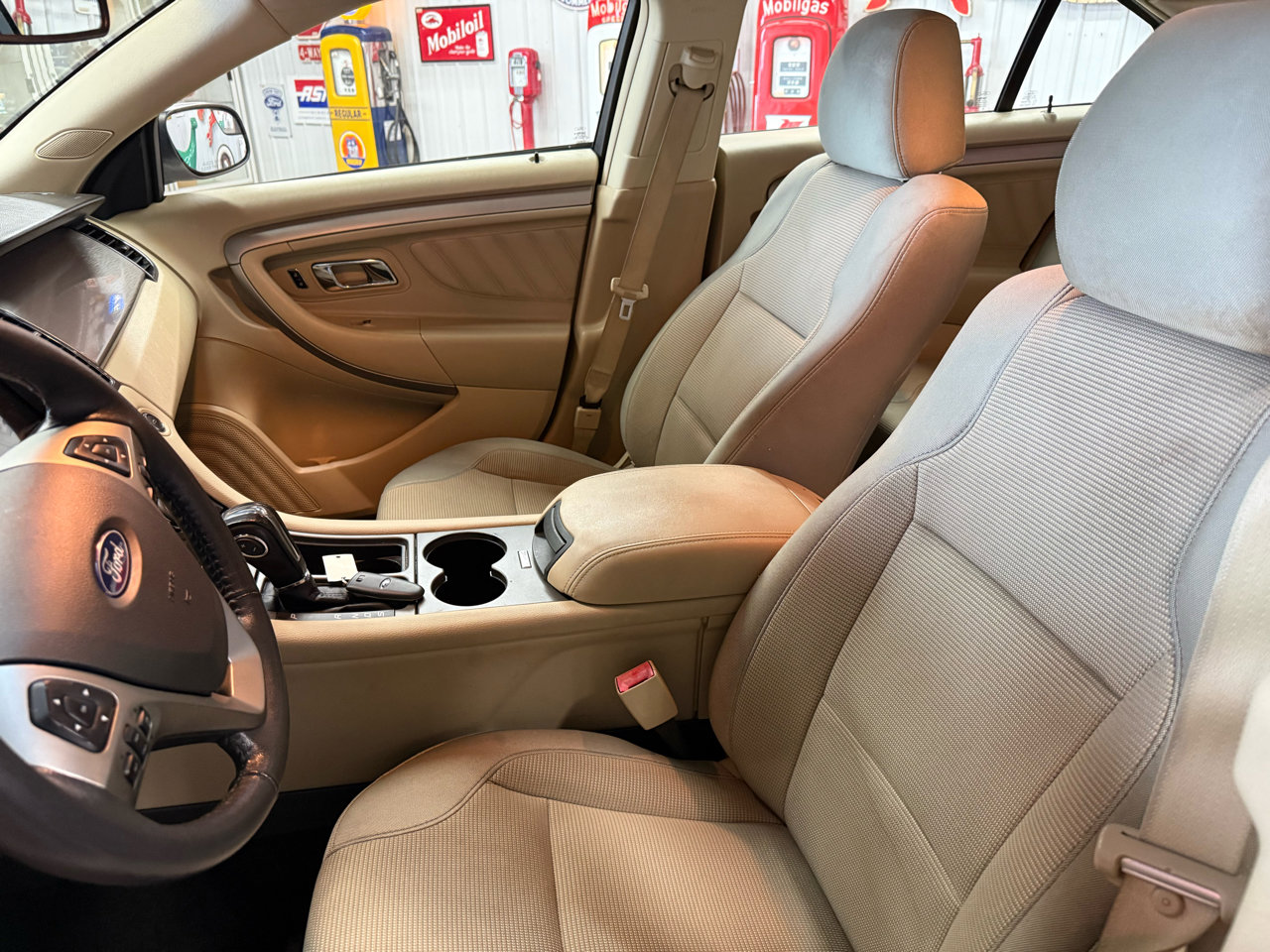 Used 2018 Ford Taurus SEL w/ Equipment Group 201A image 16