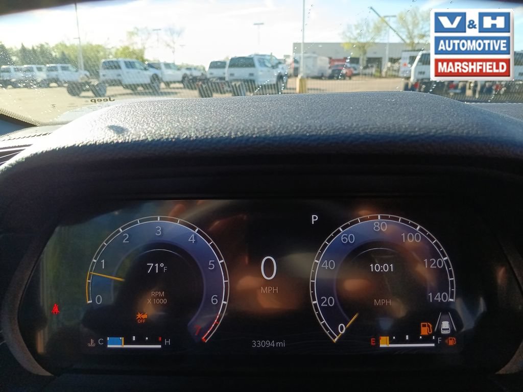Used 2023 Jeep Grand Cherokee Altitude AWD/4WD image 10