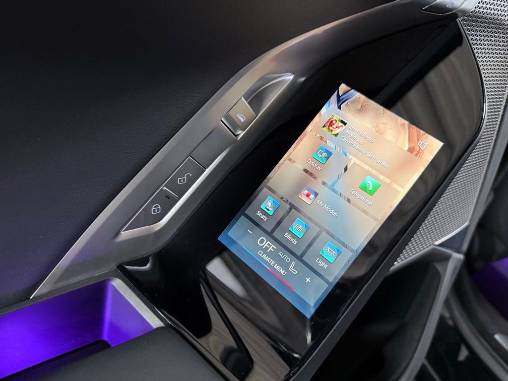 Used 2023 BMW 760i xDrive w/ Executive Package image 37