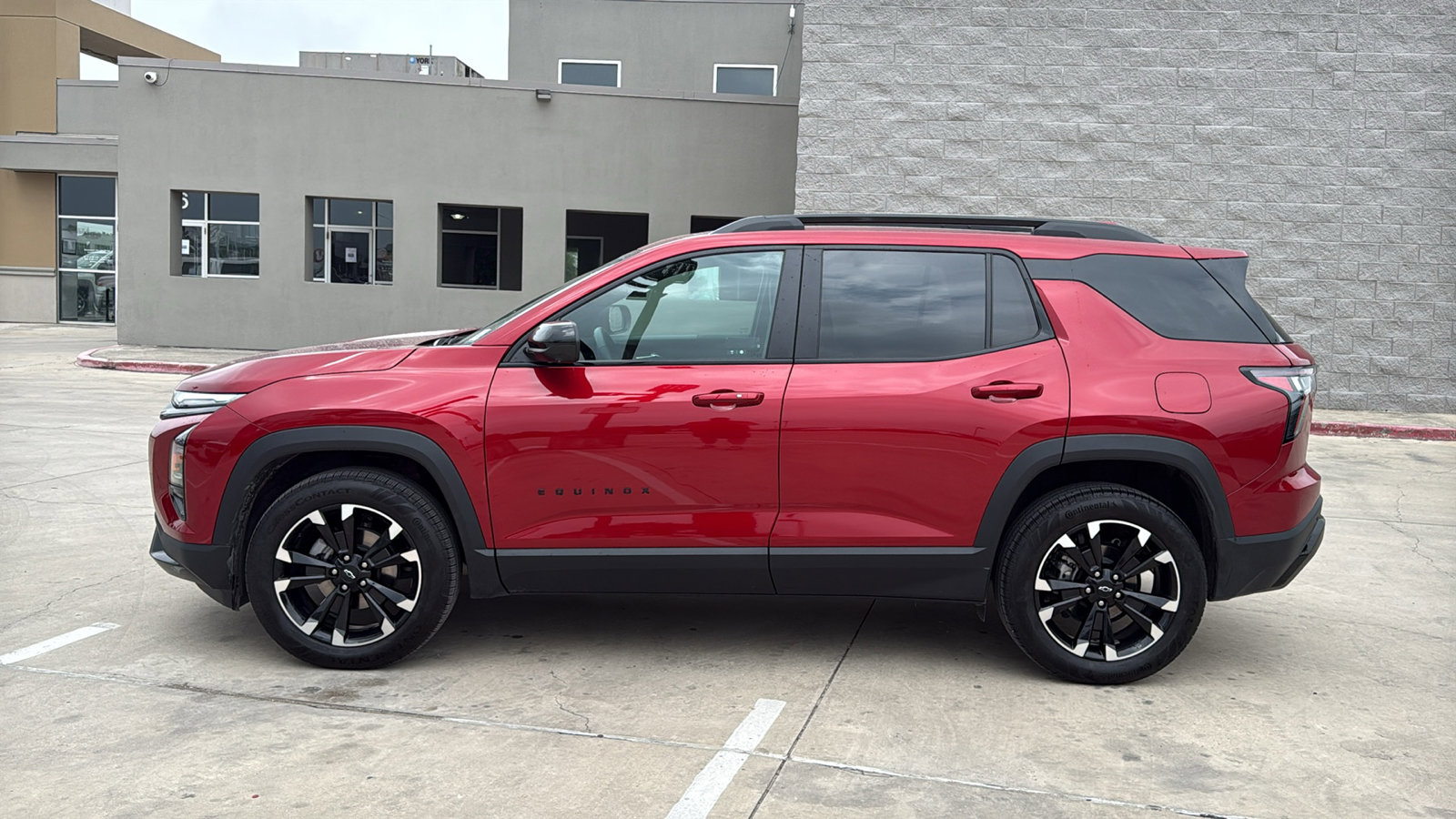 Used 2025 Chevrolet Equinox RS w/ Safety and Technology Package AWD/4WD image 2