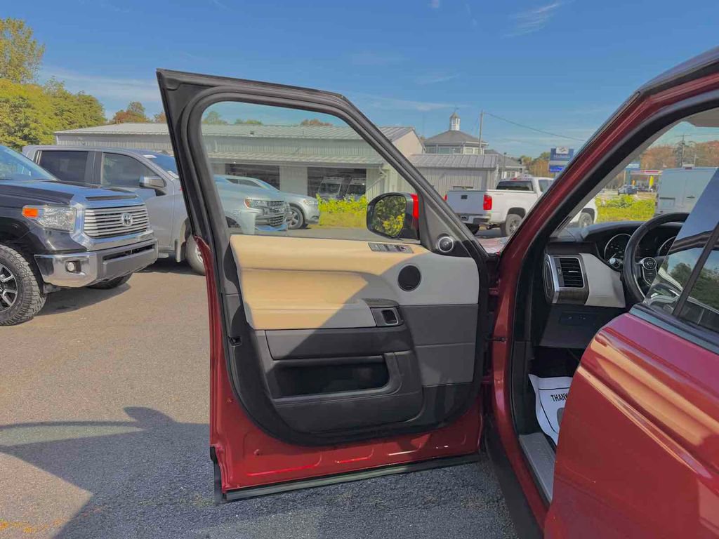 Used 2016 Land Rover Range Rover Sport HSE image 11