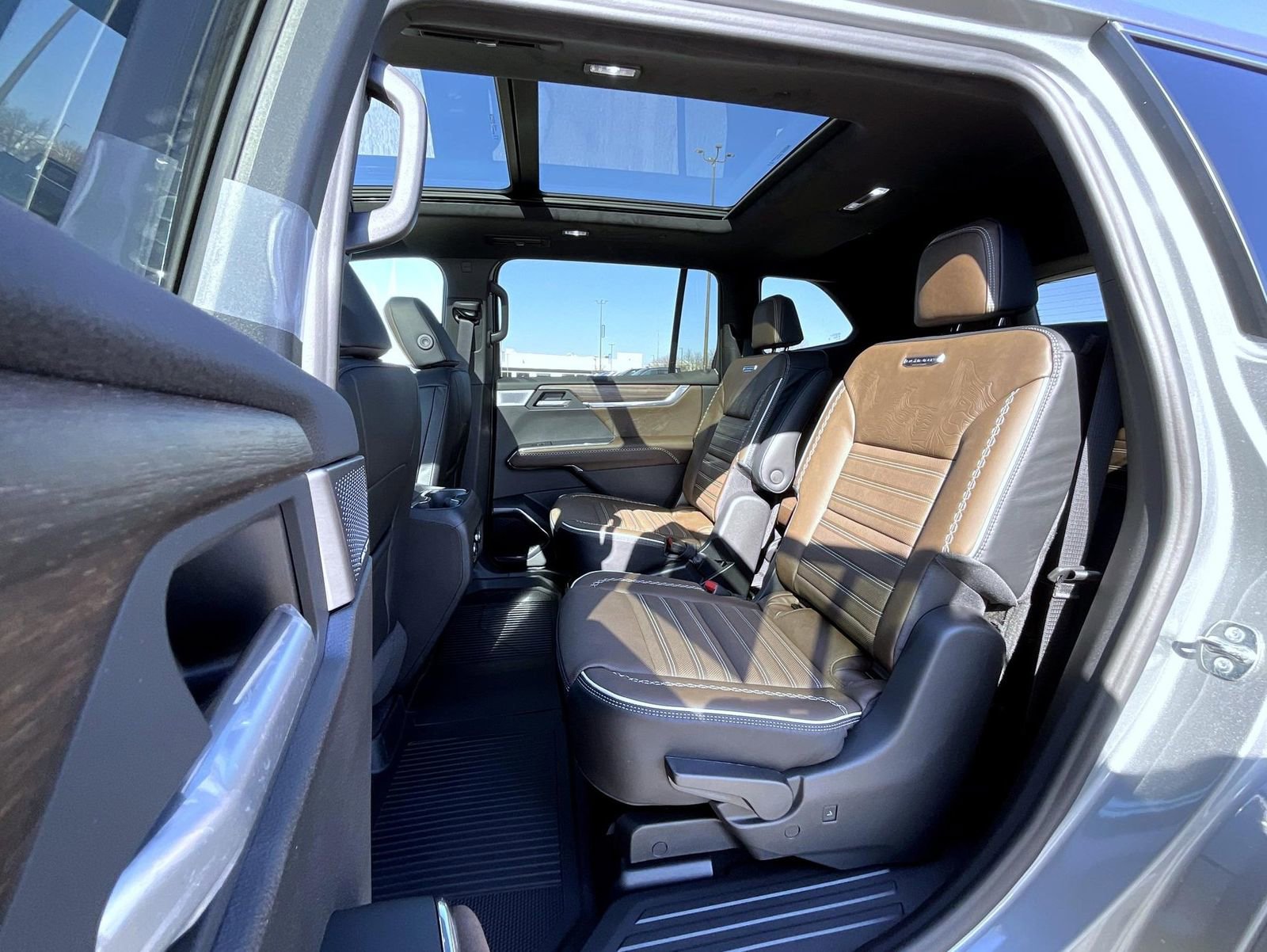 New 2026 GMC Acadia Denali Ultimate w/ LPO, Floor Liner Package image 19